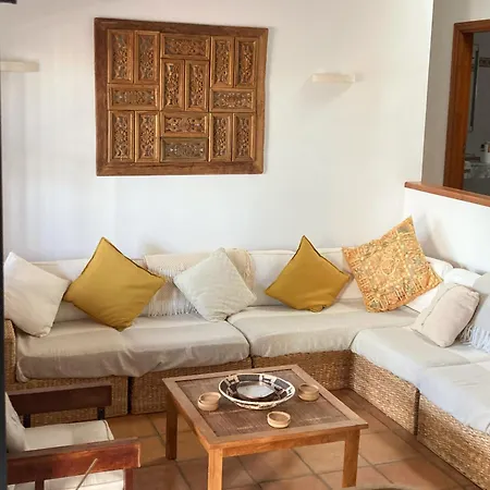 Casa Keo, Vila