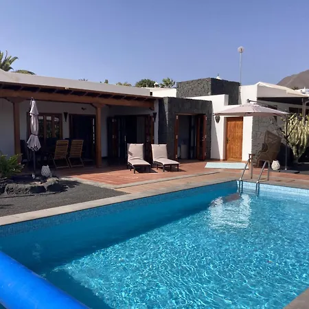 Casa Keo, Vila